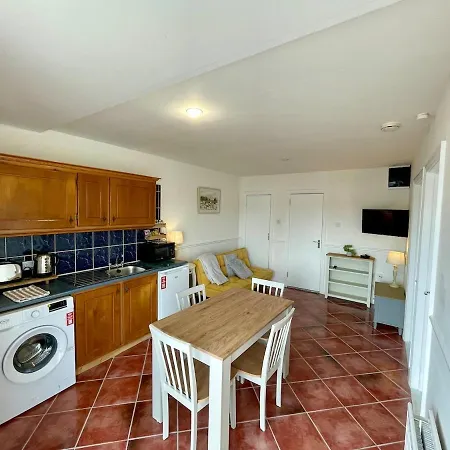 Modern, Cosy Country Cloncurry